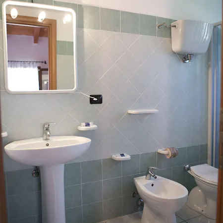 فندق Villaggio Borgo Marino زامبروني