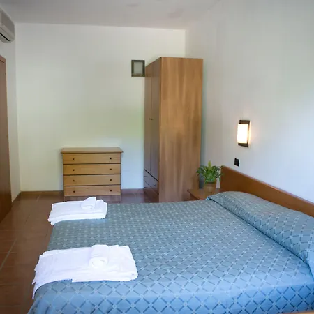 Hotel Villaggio Borgo Marino 3*