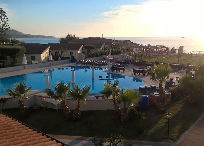 Villaggio Borgo Marino זמברונה