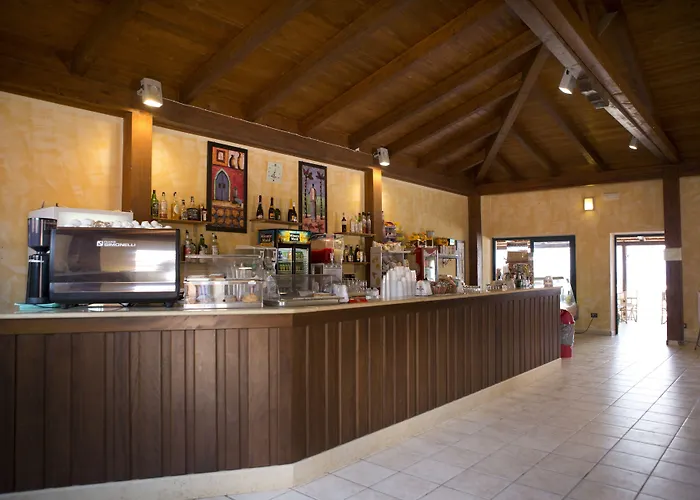 מלון Villaggio Borgo Marino 3*