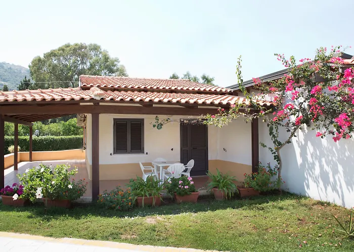 Villaggio Borgo Marino 3* זמברונה