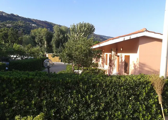 Villaggio Borgo Marino זמברונה